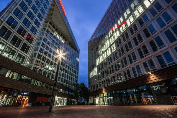 Hamburg, Almanya-Temmuz 09, 2018: büyük modern binalar. Hamburg, Almanya 'da Der Spiegel Yayıncılık evi.