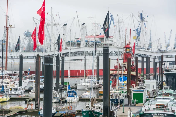 Hamburg Németország December 2017 Hamburgi Kikötőben Tartózkodó Hajók — Stock Fotó