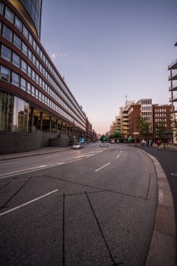 Hamburg, Almanya-Temmuz 09, 2018: Hamburg depo bölgesi (Speicherstadt) geceleri.