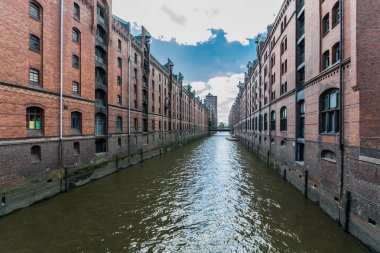 Hamburg, Almanya - 30 Haziran 2018: Hamburg'un Depo bölgesi (Speicherstadt). Cruise tekneleri.