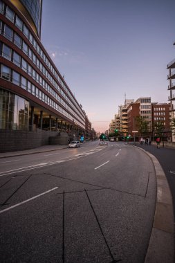 Hamburg, Almanya-Temmuz 09, 2018: Hamburg depo bölgesi (Speicherstadt) geceleri.