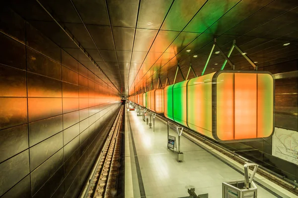 Hamburg Deutschland Juli 2018 Bahn Station Mit Hellgrünem Licht Der — Stockfoto