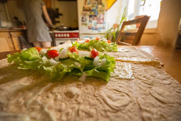 Making Meat Egg Cheese Tortilla Wrap Fresh Vegetables — Stock Photo, Image