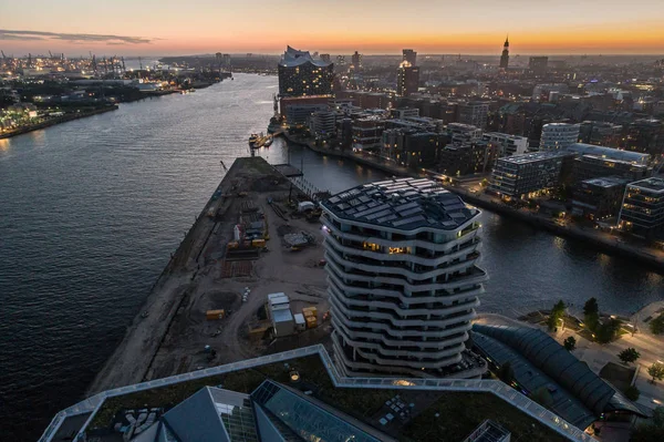 Légifelvétel Kikötői Kerületről Elbphilharmonie Koncertterem Hamburg Belvárosa Sötétszürkénél — Stock Fotó