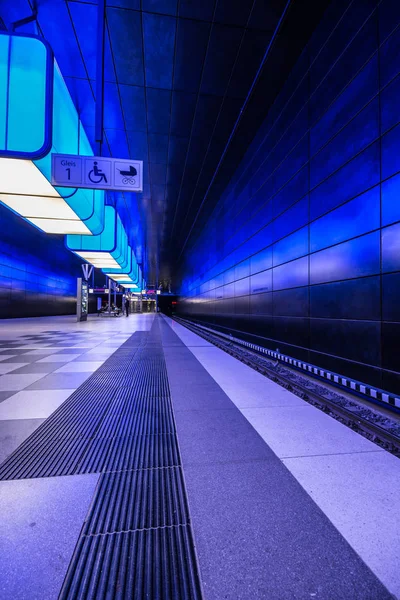 Hamburg Alemania Julio 2018 Estación Metro Con Luces Moradas Universidad — Foto de Stock