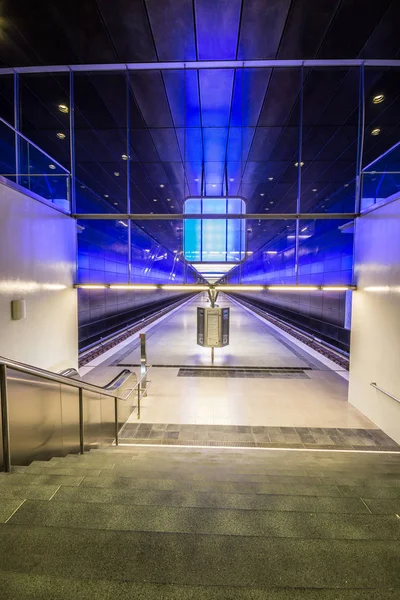 Hamburg Tyskland Juli 2018 Subway Station Med Ljus Blå Lampor — Stockfoto