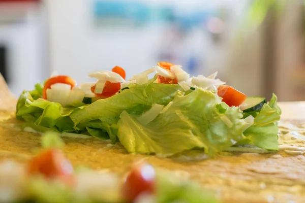 Elaboración Envoltura Tortilla Carne Huevo Queso Hortalizas Frescas —  Fotos de Stock