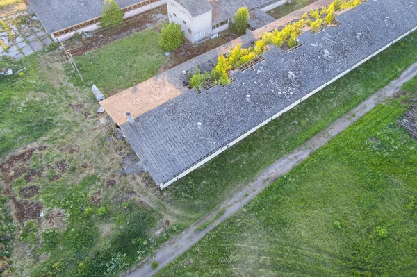 Terk Edilmiş Çiftlik Evi Ahır Havadan Görünümü Nanılmaz Yaz Manzarası — Stok fotoğraf
