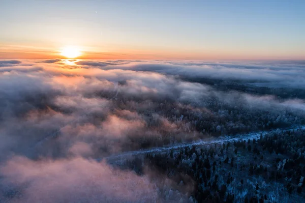 Vista Aérea Das Nuvens Sobre Floresta Pôr Sol Paisagem Inverno — Fotografia de Stock