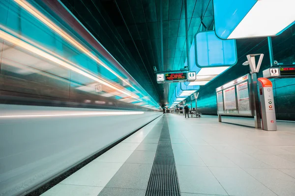 Hamburg Alemania Julio 2018 Estación Metro Con Luces Azules Universidad — Foto de Stock