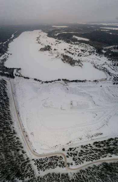 Vista Aérea Del Lago Cubierto Nieve Bosque —  Fotos de Stock