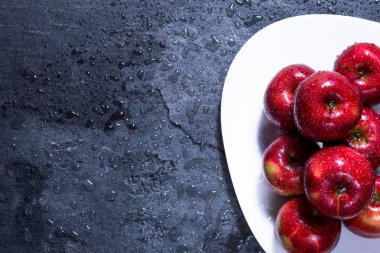 beyaz zemin üzerinde farklı tıbbi ilaçlar