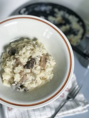 morel risotto, krema sosu