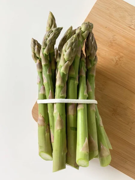 Bouquet Asperges Sur Une Planche Bois — Photo