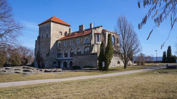 Tata, Macaristan, 04, 03, 2017 Tata Kalesi, Turist sezonu başlar