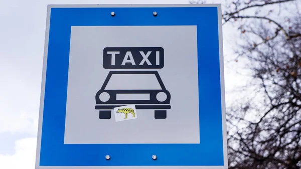 Budapeşte 'de sırtlan çıkartmalar ile taksi masası