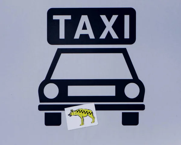 Budapeşte 'de sırtlan çıkartmalar ile taksi masası