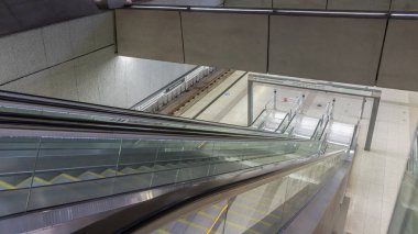Budapeşte Macaristan 03 15 2019 : Budapeşte, Macaristan'daki yeni metro hattı 4'ten Keleti palyaudvar istasyonu
