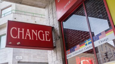 Budapeşte Macaristan 03 15 2019 Seyahat döviz karşı hizmet. Ziyaretçi ve turist için Budapeşte'de Para değişim dükkanı