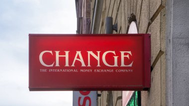 Budapeşte Macaristan 03 15 2019 Seyahat döviz karşı hizmet. Ziyaretçi ve turist için Budapeşte'de Para değişim dükkanı