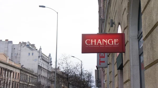 Budapeşte Macaristan 03 15 2019 Seyahat döviz karşı hizmet. Ziyaretçi ve turist için Budapeşte'de Para değişim dükkanı