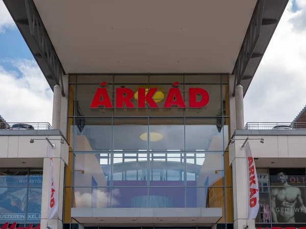 Gyor Hungary 05 07 2019 Entrada al centro comercial Arkad en Gyor — Foto de Stock