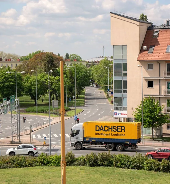 Gyor Hungary 05 07 2019 şehrin içinden geçen bir dacher kamyon — Stok fotoğraf