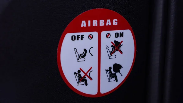 Una guía para usar un airbag en un coche — Foto de Stock