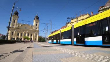 Debrecen Macaristan 04 19 2019 tramvay numarası iki Debrecen bırakır