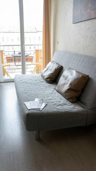 Room with a classic style sofa bed and cushions — 图库照片