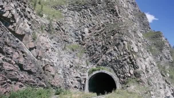 贝加尔湖沿岸的铁路隧道 — 图库视频影像