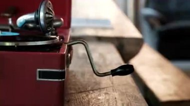 Eski plak çalar müzik kaydı çalış.