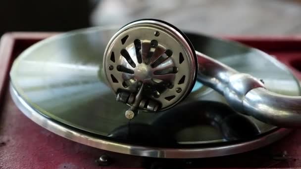 Old Record Player Plays Musical Record — Stock Video