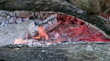 Video ateş yanan odun durma sırasında.