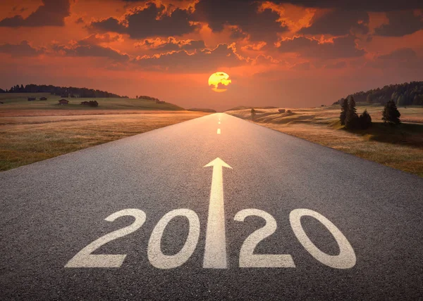 Conducir Idílico Camino Abierto Contra Atardecer Hacia Próximo 2020 Nuevo — Foto de Stock