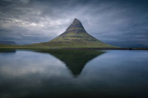 Island Landschaft Foto Des Berges Der Nähe Des Sees Bei — Stockfoto