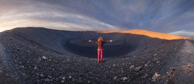 Myvatn doğusunda Kuzey İzlanda'daki Hverfjall volkan Panoraması