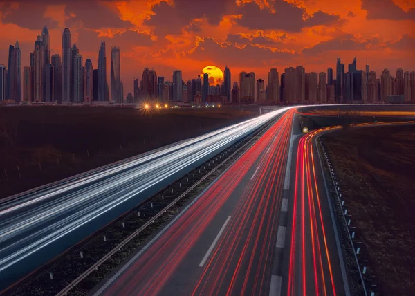 Skyline von Dubai als Fantasie-Verbund mit Autobahn im Vordergrund — Stockfoto