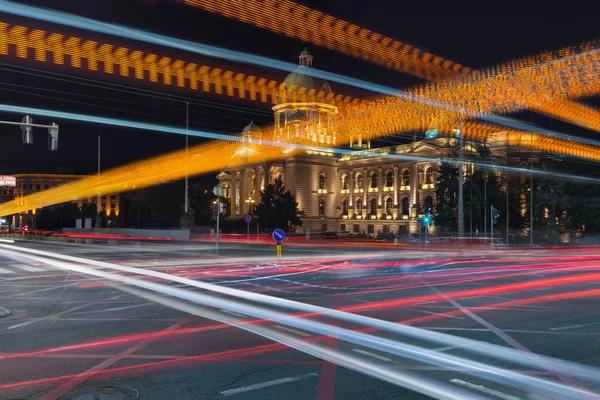 Intersección en hora punta en la noche de Belgrado — Foto de Stock