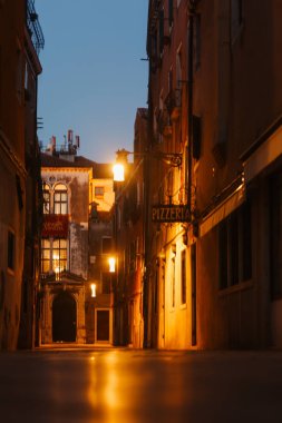 gece venedik sabah boş