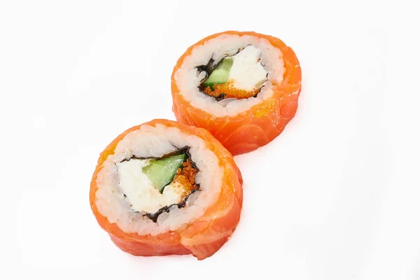 Sushi Dengan Salmon Piring Putih — Stok Foto