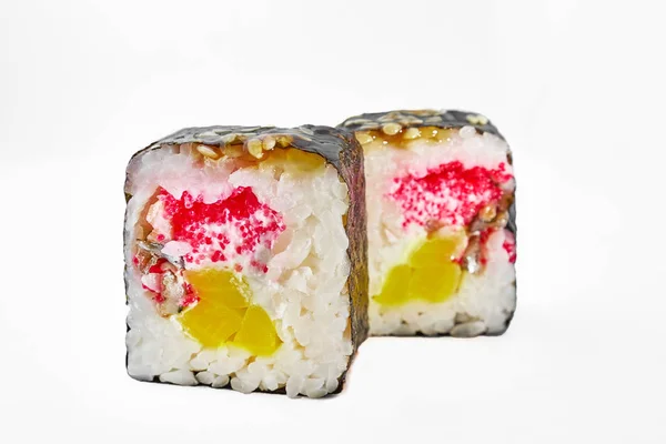 寿司与海鳗在白色板上 — 图库照片