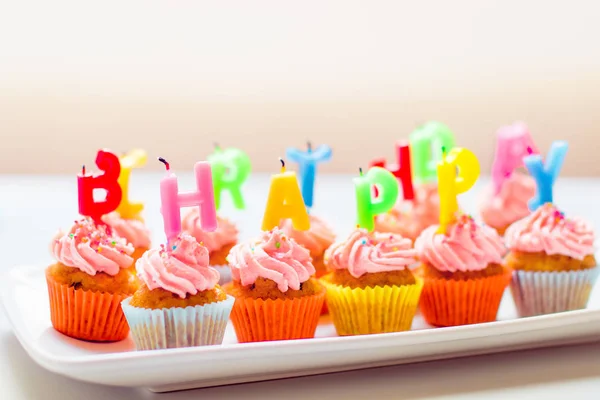 Färgglada Söta Birthday Cupcakes Närbild — Stockfoto