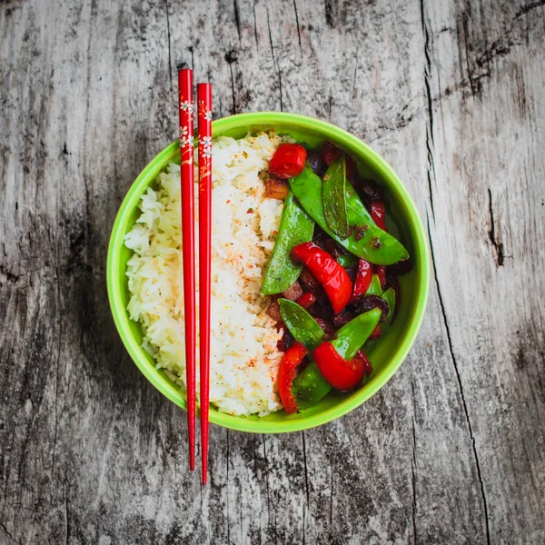 Groene Kom Met Frisse Vegan Aziatische Schotel Groenten Rijst — Stockfoto