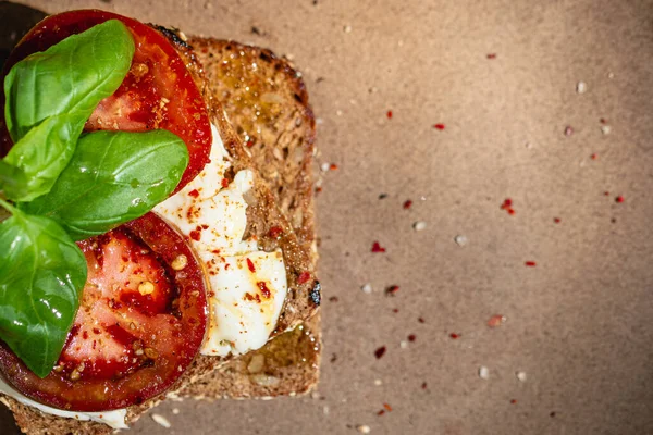 Bread Slice Tomato Mozzarella Basil — Stock Photo, Image