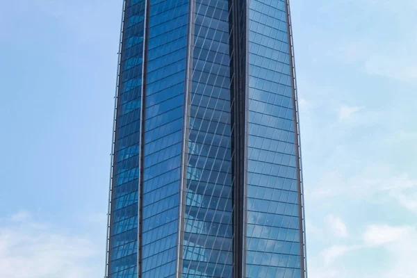 Fragment Fasady Budynku Biurowego Tle Błękitnego Nieba — Zdjęcie stockowe