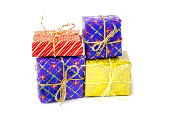 Kleurrijke Dozen Met Geschenken Gebonden Met Touwen Een Witte Achtergrond — Stockfoto