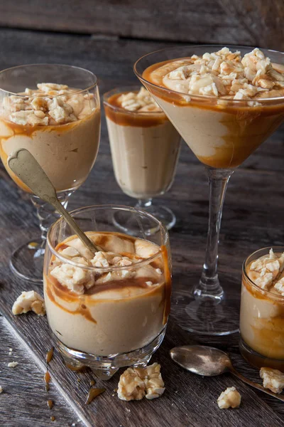 Deliciosa Mousse Caramelo Con Caramelo Maní Quebradizo — Foto de Stock