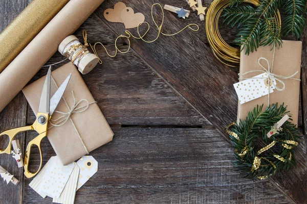 Regalos Decoración Navidad Sobre Fondo Rústico Madera —  Fotos de Stock