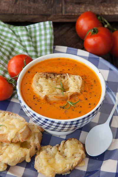 Soupe Tomates Copieux Romarin Tranches Baguette Fromage — Photo